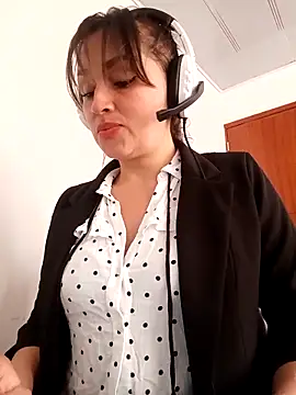 Snapshot of Alejandra_N chatting on 02/06/26, 02:24 Alejandra N online show from 02/06/26, 02:24