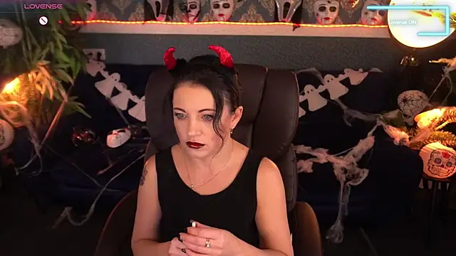 Dafni Monn online show from 10/31/25, 06:54