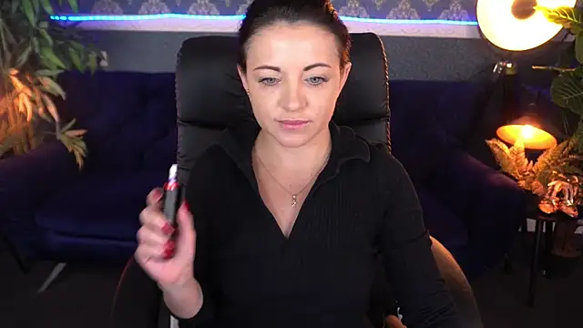 Dafni Monn online show from 11/25/25, 06:36