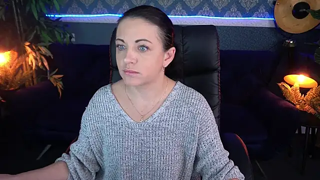 Dafni Monn online show from 11/29/25, 01:44