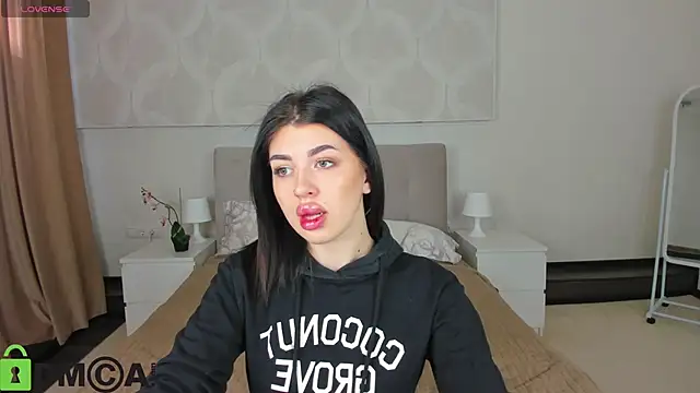 Karolina Kar online show from 02/04/26, 07:47