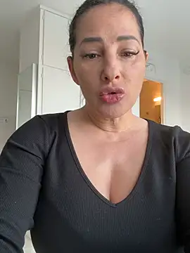 Snapshot of Maya-www chatting on 03/01/26, 03:56 Maya-www online show from 03/01/26, 03:56