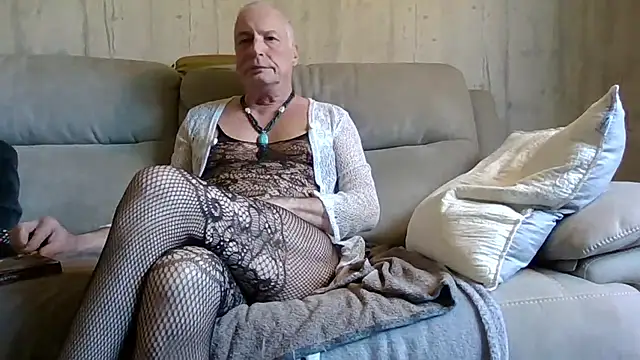 Helinetrav online show from 04/02/26, 10:22