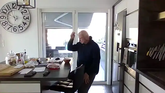 Helinetrav online show from 02/25/26, 08:58