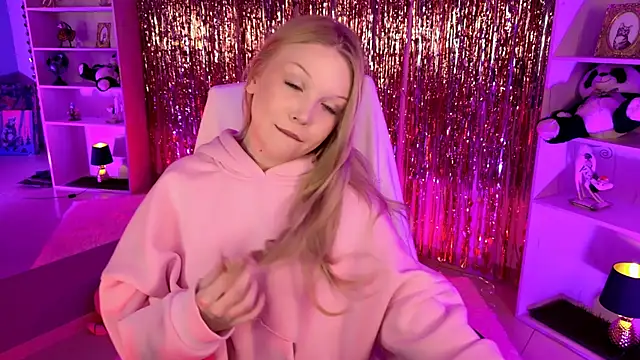 ChloeWhite online show from 03/26/26, 11:30