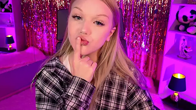 ChloeWhite online show from 03/27/26, 04:08