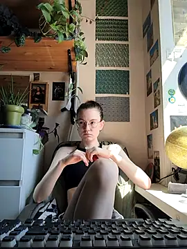 Snapshot of Shy_Bamby chatting on 07/16/26, 10:01 Shy Bamby online show from 07/16/26, 10:01