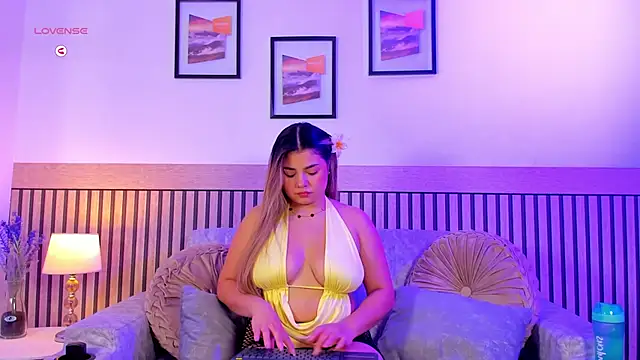 Snapshot of taylor_smiith1 chatting on 02/21/26, 12:18 taylor smiith1 online show from 02/21/26, 12:18