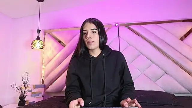 zoevg online show from 03/06/26, 12:33