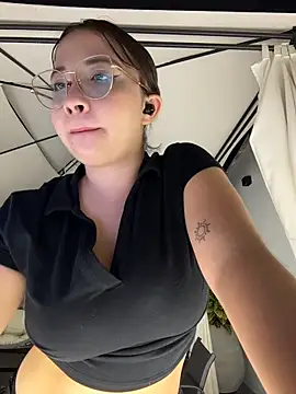 Snapshot of AliciaWhite_nt chatting on 05/23/26, 01:48 AliciaWhite nt online show from 05/23/26, 01:48