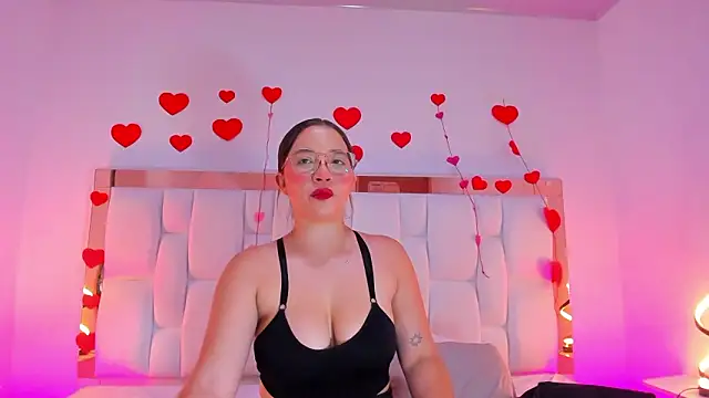 Snapshot of AliciaWhite_nt chatting on 03/03/26, 12:39 AliciaWhite nt online show from 03/03/26, 12:39