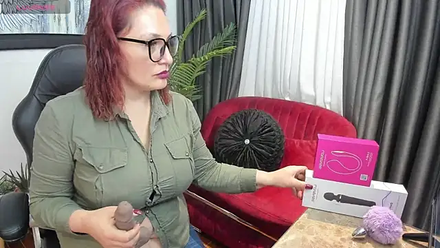 Snapshot of VictoriaPaker chatting on 02/27/26, 12:05 VictoriaPaker online show from 02/27/26, 12:05