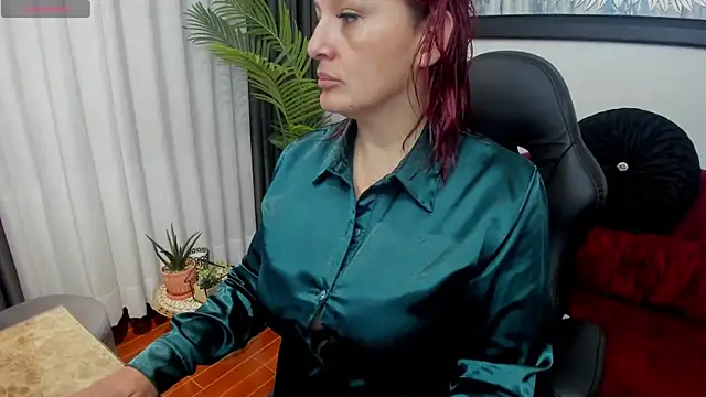 Snapshot of VictoriaPaker chatting on 04/18/26, 10:50 VictoriaPaker online show from 04/18/26, 10:50