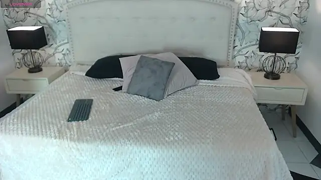 Venusandrea29 online show from 05/11/26, 12:06