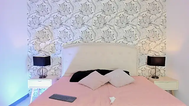 Snapshot of Venusandrea29 chatting on 07/12/26, 12:28 Venusandrea29 online show from 07/12/26, 12:28