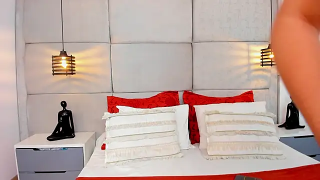 Snapshot of IvonneOwen chatting on 02/04/26, 03:34 IvonneOwen online show from 02/04/26, 03:34