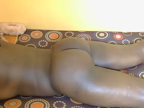 Quueenafrica online show from 04/05/26, 06:25