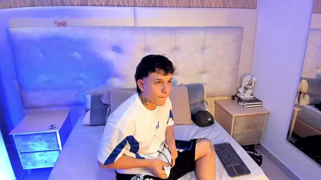 SamuParker online show from 01/15/26, 03:43