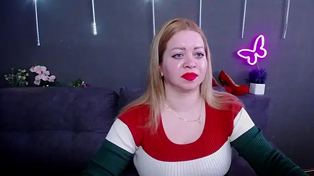 Snapshot of OliviaVerr chatting on 05/02/26, 12:21 OliviaVerr online show from 05/02/26, 12:21