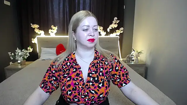 Snapshot of OliviaVerr chatting on 05/07/26, 12:08 OliviaVerr online show from 05/07/26, 12:08