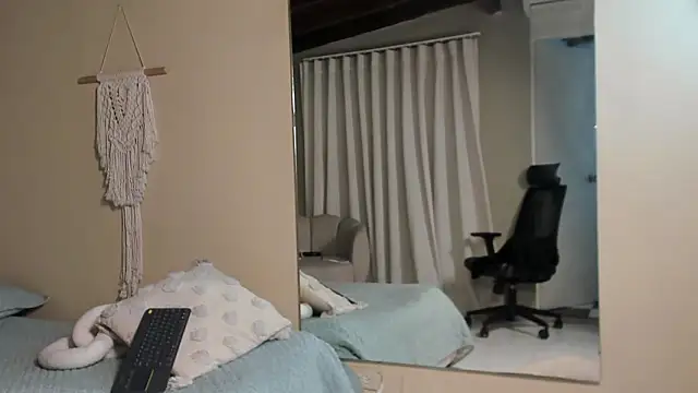 Snapshot of Thiago_moretti chatting on 02/12/26, 02:39 Thiago moretti online show from 02/12/26, 02:39