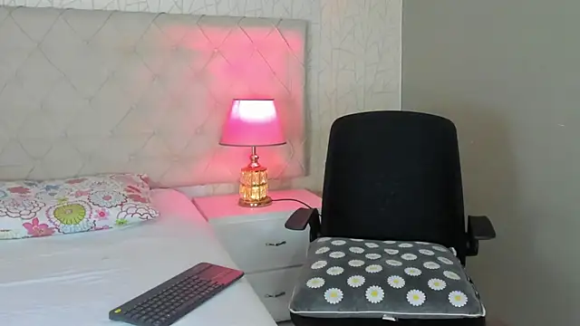 Snapshot of TinyRosee chatting on 02/05/26, 08:04 TinyRosee online show from 02/05/26, 08:04