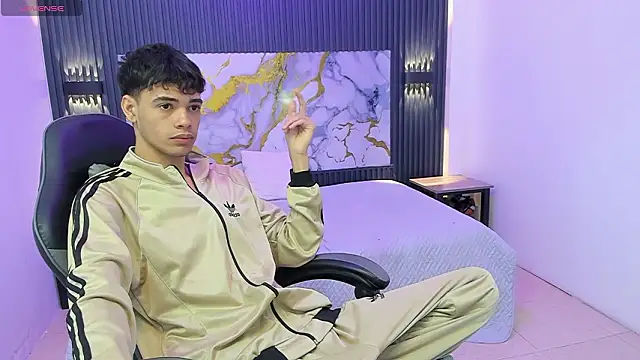 Dark Desiree18 online show from 02/05/26, 12:01