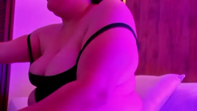 bella fernand online show from 04/25/26, 02:14