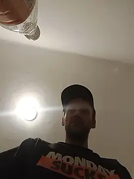 Snapshot of YeahDaynight2 chatting on 01/11/26, 03:19 YeahDaynight2 online show from 01/11/26, 03:19