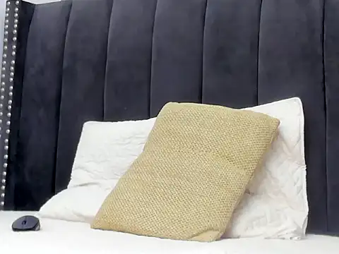 Anikka Albrite  online show from 04/07/26, 01:35