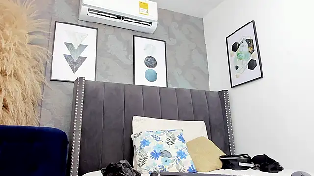 Anikka Albrite  online show from 01/16/26, 01:26