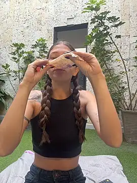 EmmaJhoons online show from 02/06/26, 11:50