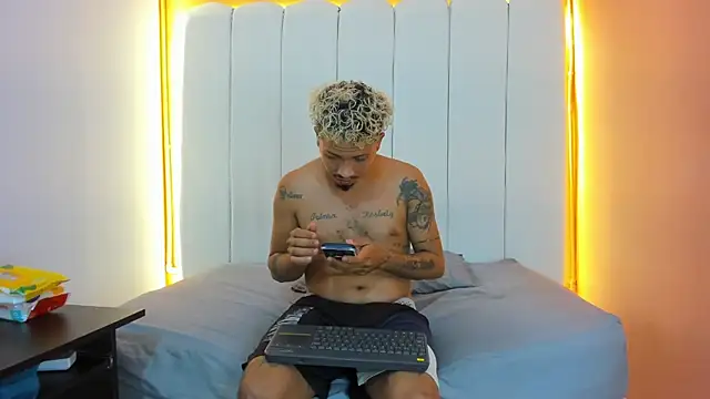 2Hot4You OS online show from 01/16/26, 03:32