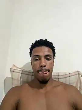 Snapshot of LorenzoBlack27 chatting on 04/19/26, 11:29 LorenzoBlack27 online show from 04/19/26, 11:29