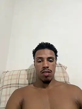 Snapshot of LorenzoBlack27 chatting on 04/17/26, 11:29 LorenzoBlack27 online show from 04/17/26, 11:29
