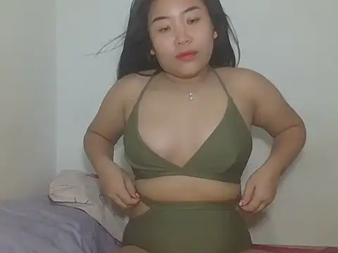 Snapshot of Zyeiii chatting on 02/24/26, 07:04 Zyeiii online show from 02/24/26, 07:04