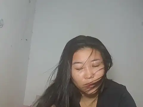 Snapshot of Zyeiii chatting on 06/25/26, 06:35 Zyeiii online show from 06/25/26, 06:35