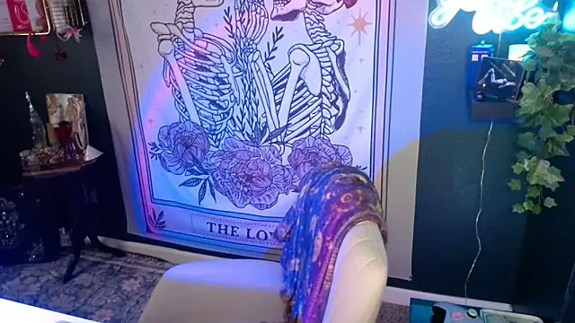 HazeyViolet333 online show from 04/21/26, 07:42