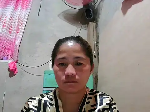 Snapshot of lovelyxxx88 chatting on 04/08/26, 11:44 lovelyxxx88 online show from 04/08/26, 11:44