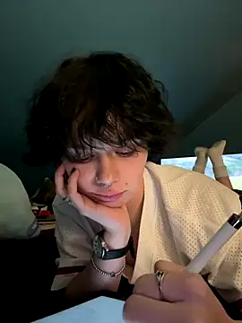 Snapshot of quwuinnie333 chatting on 01/08/26, 05:35 quwuinnie333 online show from 01/08/26, 05:35