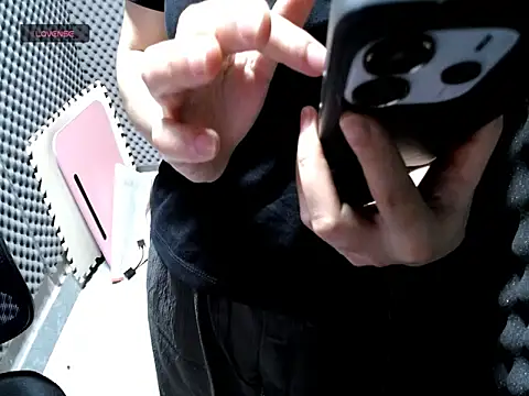 Shiny 68 online show from 04/17/26, 01:36