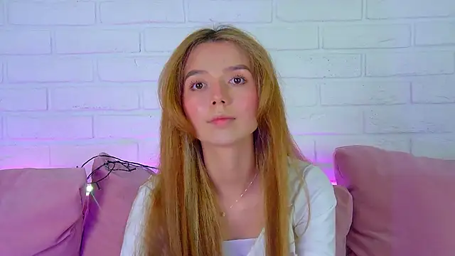 Snapshot of VanessaVienne chatting on 02/16/26, 04:38 VanessaVienne online show from 02/16/26, 04:38