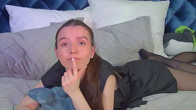 VanessaVienne online show from 04/18/26, 07:07