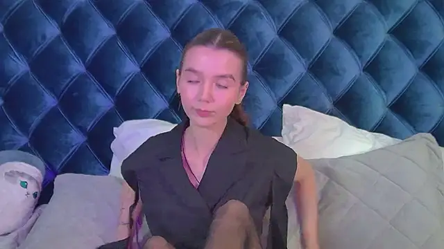 VanessaVienne online show from 04/18/26, 04:09