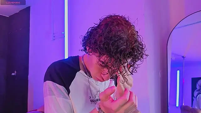 nova salvatore online show from 04/15/26, 02:39