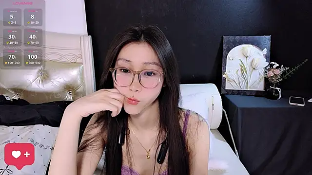 Queenbb88 online show from 04/19/26, 11:44
