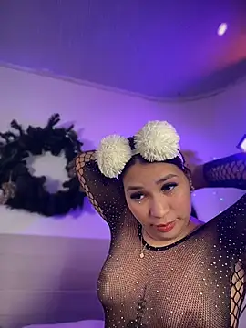 Snapshot of YaraXX1 chatting on 02/17/26, 04:43 YaraXX1 online show from 02/17/26, 04:43