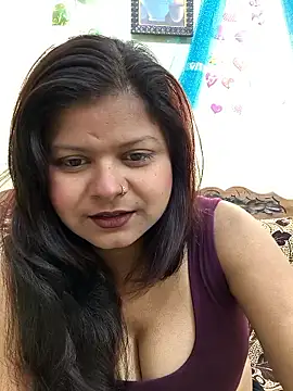 Snapshot of Attractive_Queen_ chatting on 01/10/26, 04:30 Attractive Queen online show from 01/10/26, 04:30