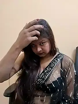 Snapshot of Attractive_Queen_ chatting on 01/12/26, 06:31 Attractive Queen online show from 01/12/26, 06:31