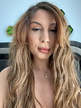 Snapshot of LucyBridgette chatting on 05/05/26, 12:30 LucyBridgette online show from 05/05/26, 12:30